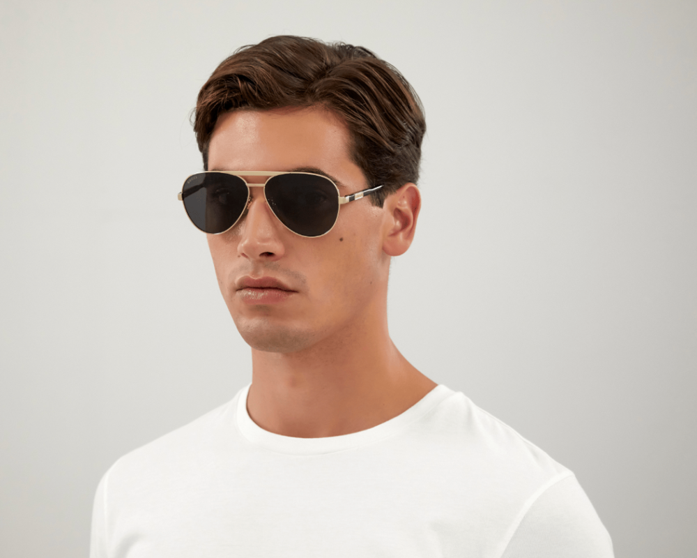 Lunettes de soleil Gucci Logo GG1163S Noir et Or - détail des branches